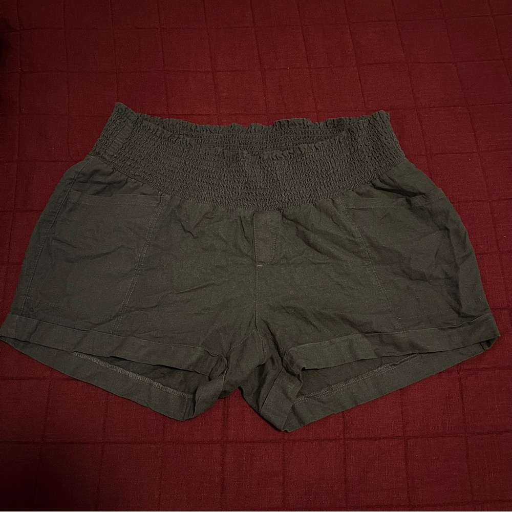Old Navy Smocked Waist Linen Maternity Shorts